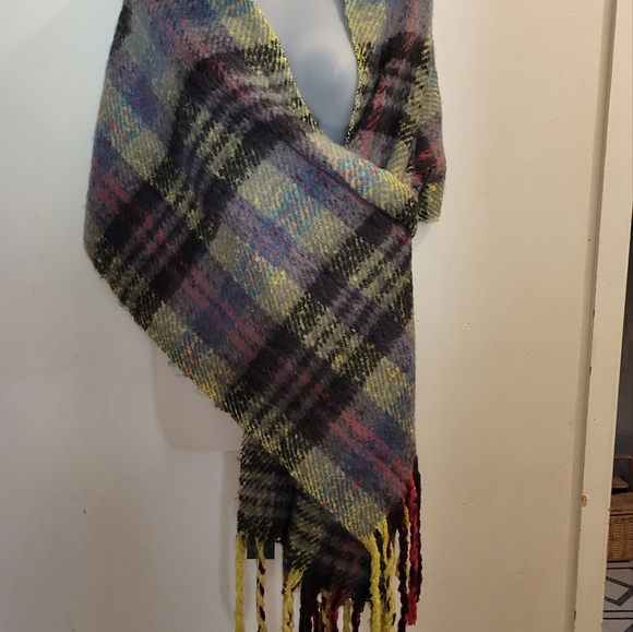 NWT Steve Madden Large Plaid Fringe Oversized Scarf Wrap Sweater One Size - Picture 2 of 5